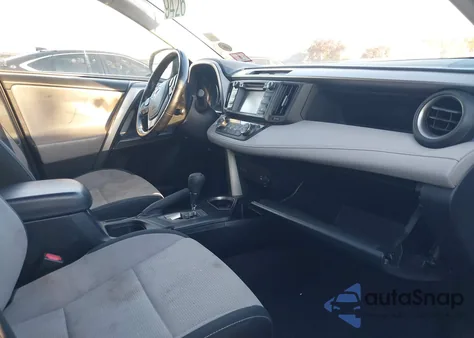 2017 Toyota Rav4 Hybrid Xle z USA, uszkodzony, nr VIN JTMRJREV1HD144397